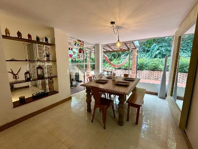 Casa de 4 alcobas en venta en Los Naranjos, Medellín, 289 m² · foto 3 de 18