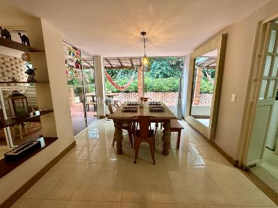 Casa de 4 alcobas en venta en Los Naranjos, Medellín, 289 m² · foto 4 de 18
