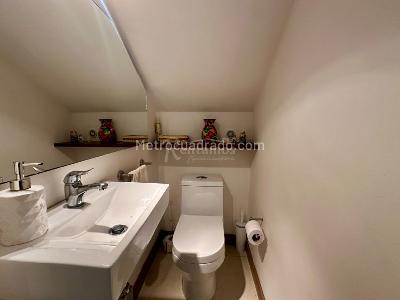 Casa de 4 alcobas en venta en Los Naranjos, Medellín, 289 m² · foto 12 de 18