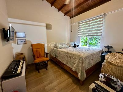 Casa de 4 alcobas en venta en Los Naranjos, Medellín, 289 m² · foto 13 de 18