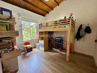 Casa de 4 alcobas en venta en Los Naranjos, Medellín, 289 m² · foto 14 de 18