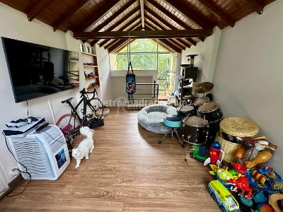 Casa de 4 alcobas en venta en Los Naranjos, Medellín, 289 m² · foto 15 de 18