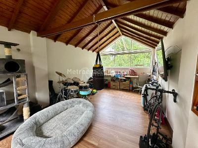 Casa de 4 alcobas en venta en Los Naranjos, Medellín, 289 m² · foto 16 de 18