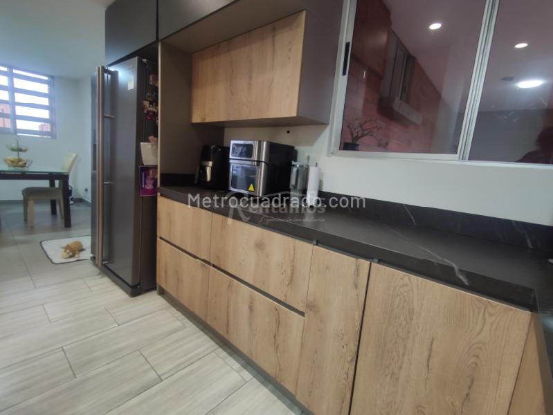 Apartamento Espectacular de 2 Alcobas cerca a El Tesoro - 2