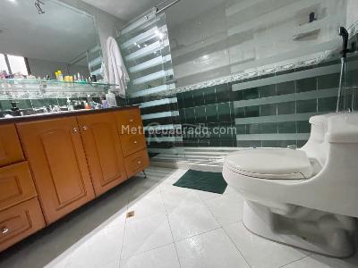 Apartamento de 3 alcobas en venta en El Poblado, Medellín, 190 m² · foto 9 de 20