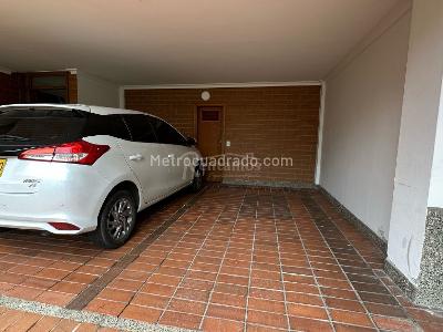 Casa de 4 alcobas en venta en El Poblado, Medellín, 373 m² · foto 3 de 20