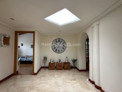 Casa de 4 alcobas en venta en El Poblado, Medellín, 373 m² · foto 9 de 20
