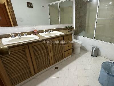 Casa de 4 alcobas en venta en El Poblado, Medellín, 373 m² · foto 16 de 20