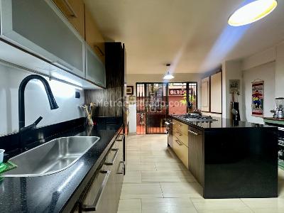 Apartamento en venta en El Poblado, Medellín · foto 3 de 20