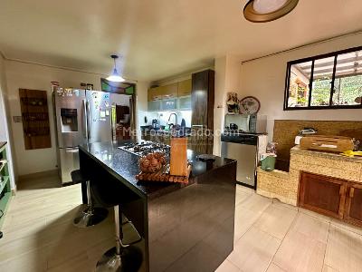 Apartamento en venta en El Poblado, Medellín · foto 4 de 20