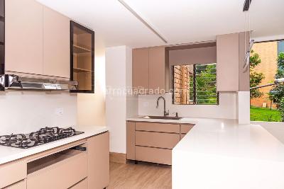 Apartamento en venta en El Poblado, Medellín · foto 4 de 20