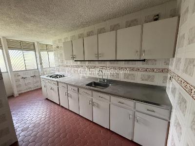 Apartamento de 4 alcobas en venta en Patio Bonito, Medellín, 136 m² · foto 2 de 20