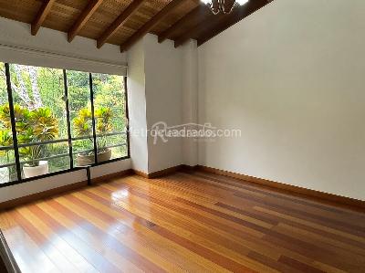 Casa de 4 alcobas en arriendo en El Tesoro, Medellín, 250 m² · foto 13 de 20