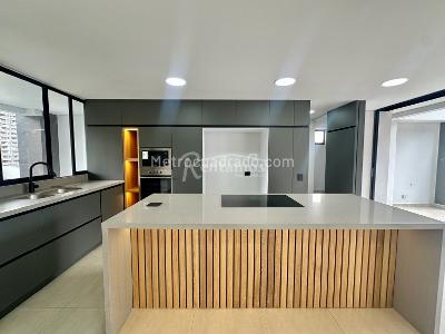 Apartamento de 3 alcobas en venta en Loma De Los Parra, Medellín, 230 m² · foto 2 de 20