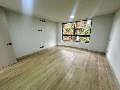Apartamento de 3 alcobas en venta en Loma De Los Parra, Medellín, 230 m² · foto 4 de 20