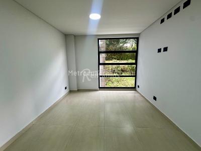 Apartamento de 3 alcobas en venta en Loma De Los Parra, Medellín, 230 m² · foto 11 de 20