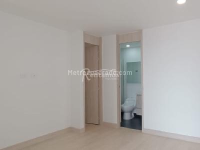 Apartamento de 2 alcobas en venta en Loma El Carmelo, Sabaneta, 101 m² · foto 4 de 13