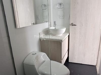 Apartamento de 2 alcobas en venta en Loma El Carmelo, Sabaneta, 101 m² · foto 5 de 13