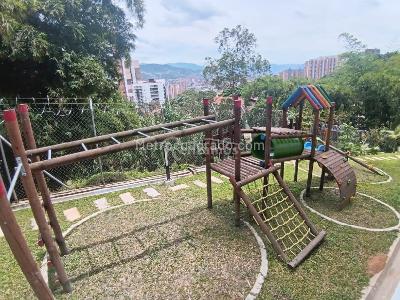Apartamento de 2 alcobas en venta en Loma El Carmelo, Sabaneta, 101 m² · foto 12 de 13