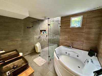 Casa de 5 alcobas en venta en El Poblado, Medellín, 350 m² · foto 9 de 17