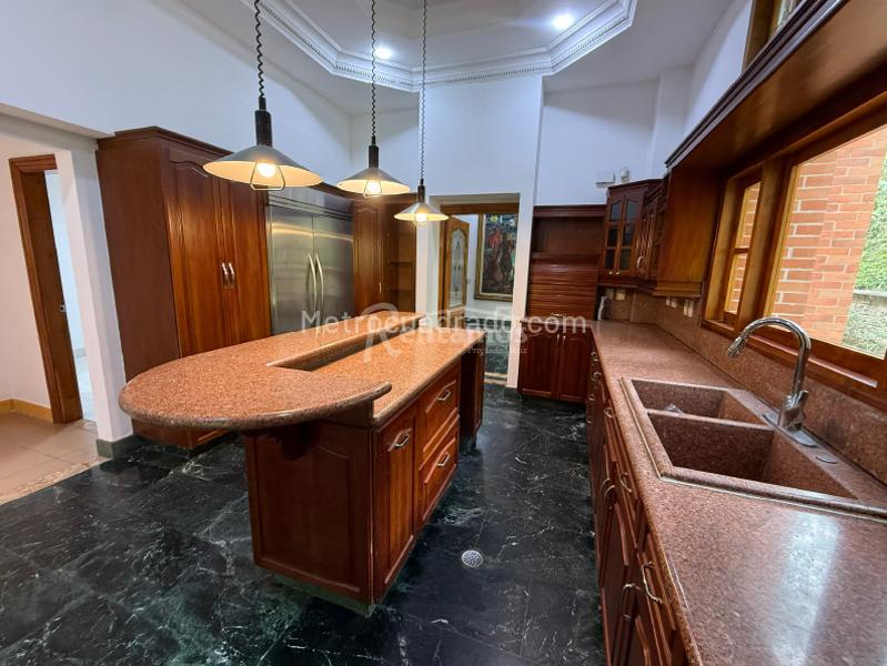 Casa de 4 Alcobas en El Poblado con Terraza y Turco - 9