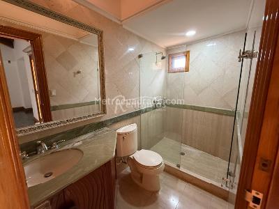 Casa en arriendo en El Poblado, Medellín · foto 13 de 20