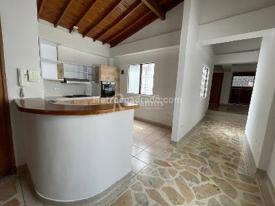 Apartamento de 4 alcobas en venta en Calasanz, Medellín, 215 m² · foto 9 de 20