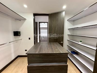 Casa de 3 alcobas en venta en Altos Del Poblado, Medellín, 1800 m² · foto 18 de 20