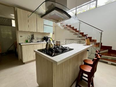 Casa de 3 alcobas en venta en Loma El Atravesado, Envigado, 286 m² · foto 2 de 20