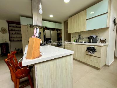 Casa de 3 alcobas en venta en Loma El Atravesado, Envigado, 286 m² · foto 3 de 20