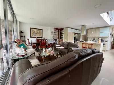 Casa de 3 alcobas en venta en Loma El Atravesado, Envigado, 286 m² · foto 4 de 20