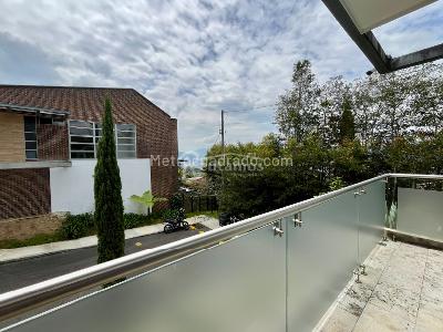 Casa de 3 alcobas en venta en Loma El Atravesado, Envigado, 286 m² · foto 18 de 20