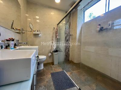 Casa de 3 alcobas en venta en Loma El Atravesado, Envigado, 286 m² · foto 19 de 20