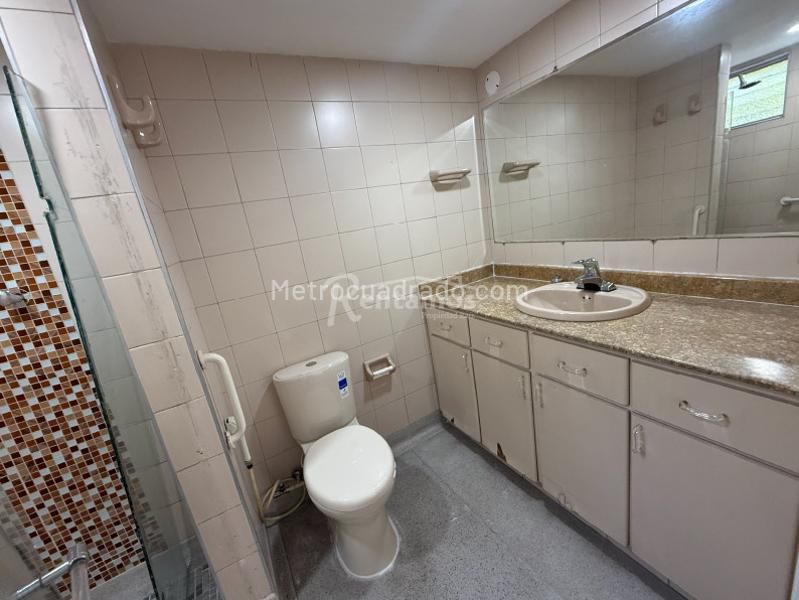 Apartamento de 4 Alcobas en Suramericana - 8