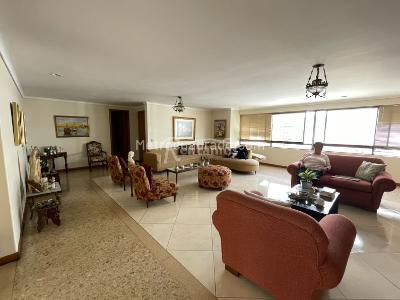 Apartamento de 3 alcobas en venta en Castropol, Medellín, 230 m² · foto 2 de 20