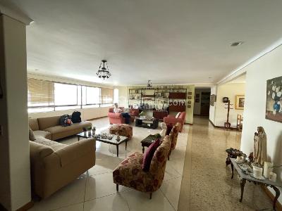 Apartamento de 3 alcobas en venta en Castropol, Medellín, 230 m² · foto 3 de 20