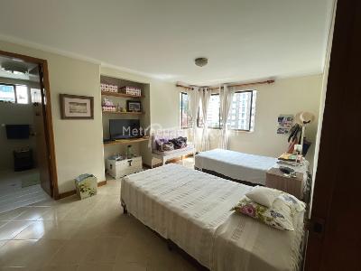 Apartamento de 3 alcobas en venta en Castropol, Medellín, 230 m² · foto 9 de 20