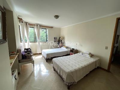 Apartamento de 3 alcobas en venta en Castropol, Medellín, 230 m² · foto 10 de 20