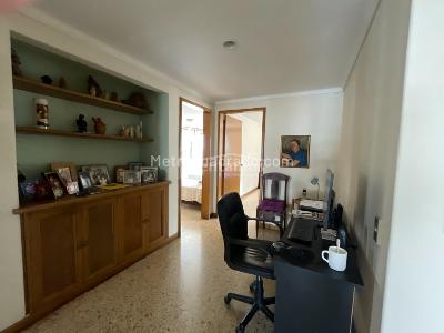 Apartamento de 3 alcobas en venta en Castropol, Medellín, 230 m² · foto 14 de 20