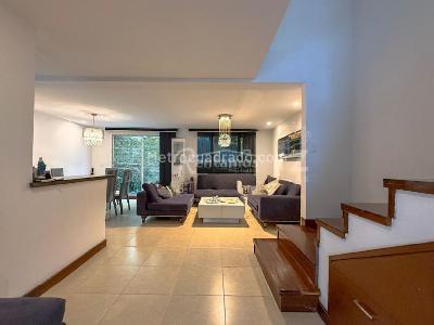 Casa de 3 alcobas en venta en Intermedia, Envigado, 198 m² · foto 2 de 20