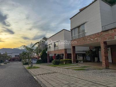 Casa de 3 alcobas en venta en Intermedia, Envigado, 198 m² · foto 14 de 20