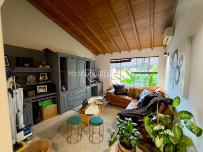 Casa de 3 alcobas en venta en Benedictinos, Envigado, 400 m² · foto 14 de 16