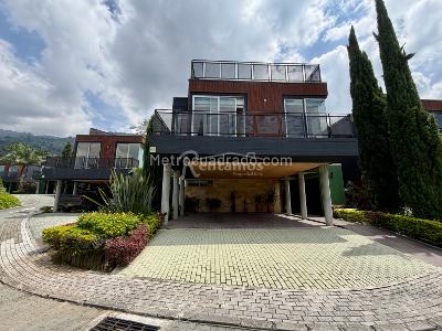 Casa de 4 alcobas en venta en Loma El Atravesado, Envigado, 345 m² · foto 2 de 20