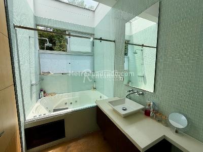 Casa de 4 alcobas en venta en Loma El Atravesado, Envigado, 345 m² · foto 4 de 20