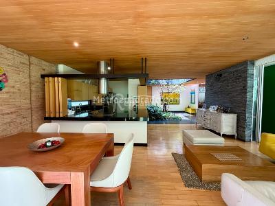 Casa de 4 alcobas en venta en Loma El Atravesado, Envigado, 345 m² · foto 9 de 20
