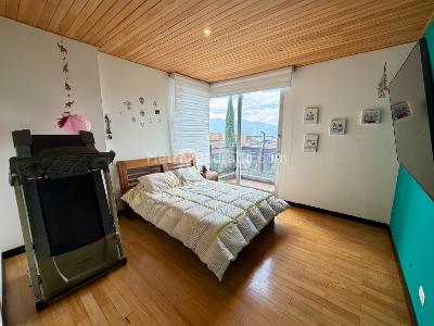 Casa de 4 alcobas en venta en Loma El Atravesado, Envigado, 345 m² · foto 11 de 20