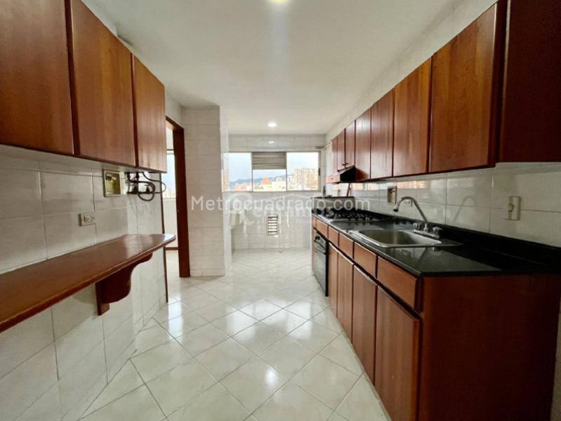 3BR Apartment with Panoramic Balconies in La Frontera, El Poblado - 2