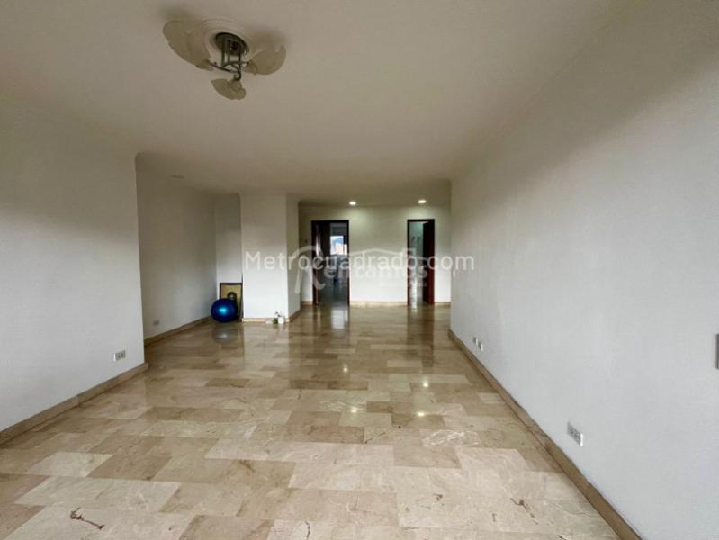 3BR Apartment with Panoramic Balconies in La Frontera, El Poblado - 3