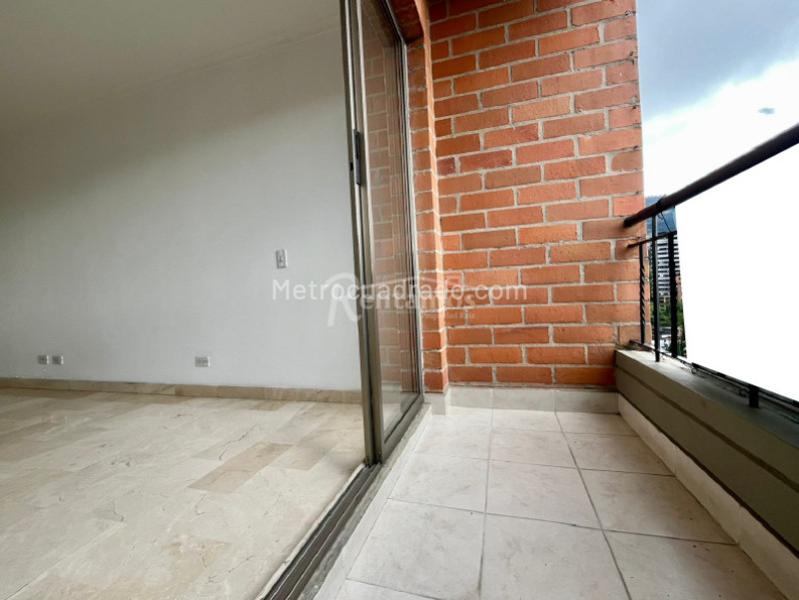 3BR Apartment with Panoramic Balconies in La Frontera, El Poblado - 4