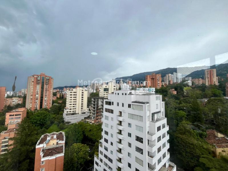 3BR Apartment with Panoramic Balconies in La Frontera, El Poblado - 5